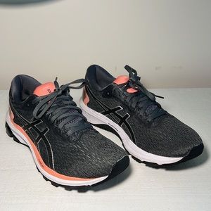 ASICS Women’s GT-1000 9 Running Shoe. Gently worn.